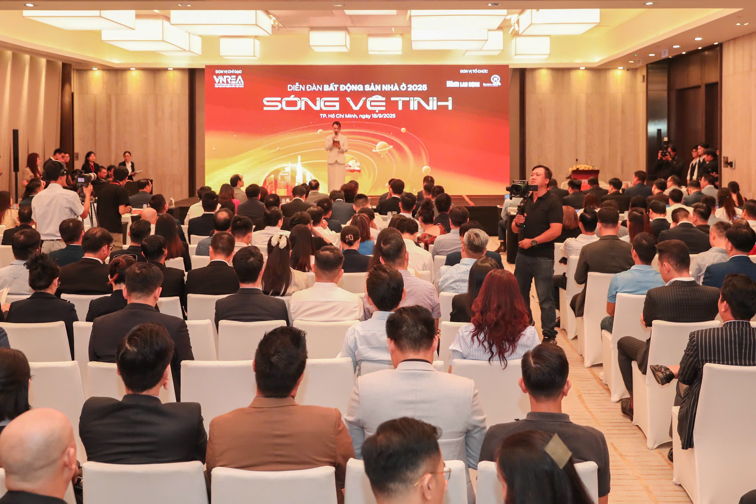 Sóng vệ tinh và cơ hội phát triển thị trường bất động sản - Ảnh 3.