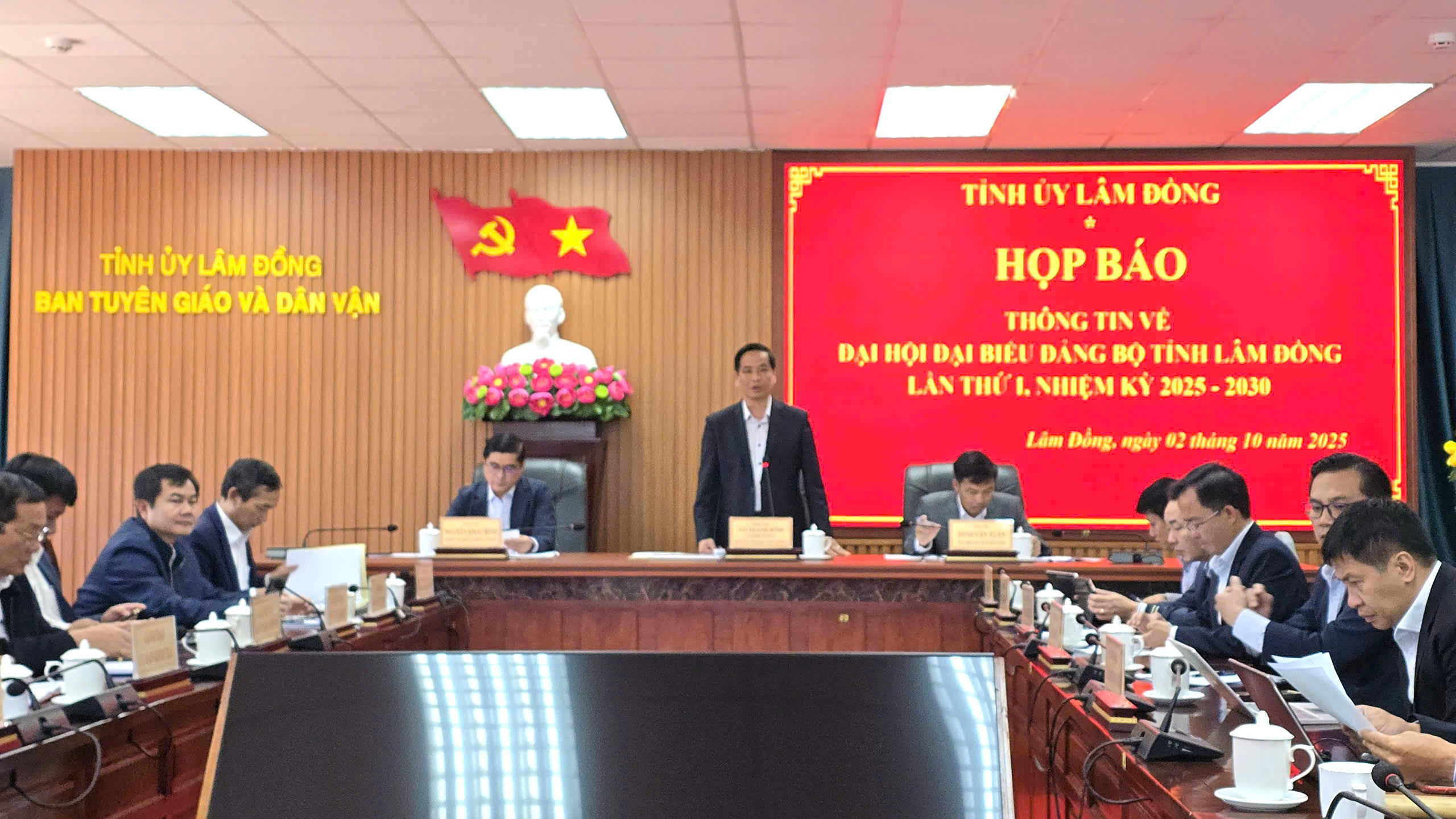 Bộ Chính trị chỉ định nhân sự tỉnh ủy Lâm Đồng nhiệm kỳ 2025 - 2030 - Ảnh 1.