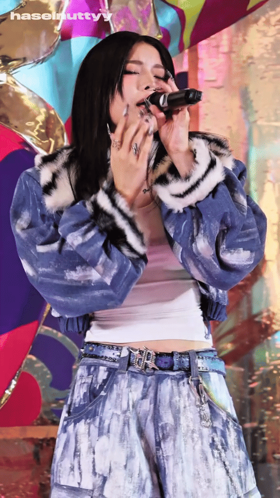 Sự thật về giọng hát live vang khắp TTTM của nhân vật Top 5 Em Xinh: Là hát hay hét?- Ảnh 4.