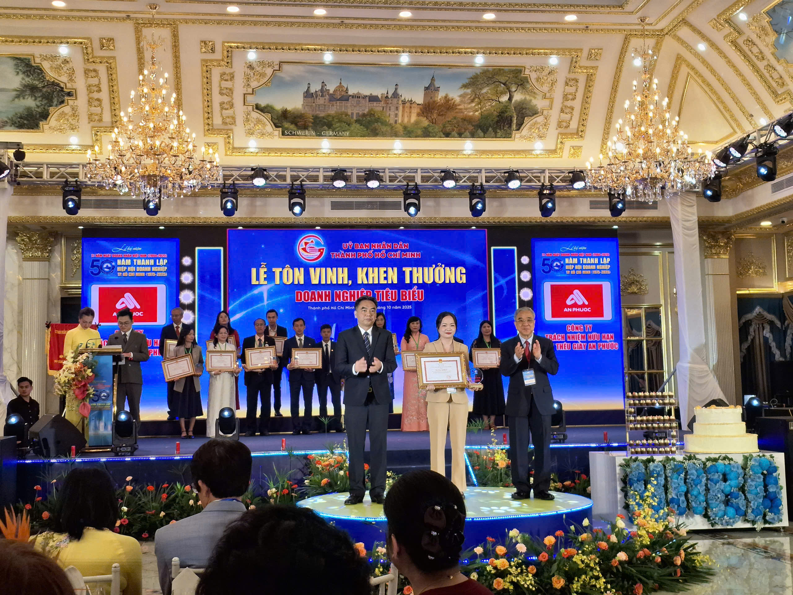 Doanh nghiệp TP HCM phát triển bền vững nhờ cải cách hành chính và đồng hành cùng Chính quyền - Ảnh 2.