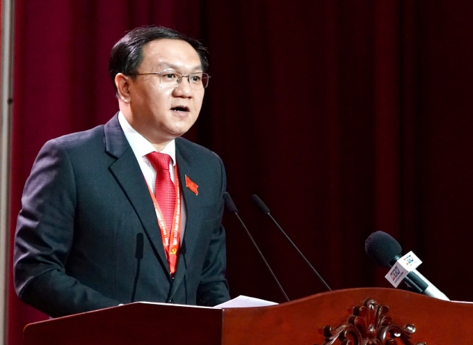 TP HCM sắp có nhà đầu tư trung tâm dữ liệu hai tỷ USD 1 Ông Lâm Đình Thắng, Giám đốc Sở Khoa học và Công nghệ TP HCM, trình bày tham luận tại Đại hội sáng 15/10. Ảnh: Thanh Hiệp