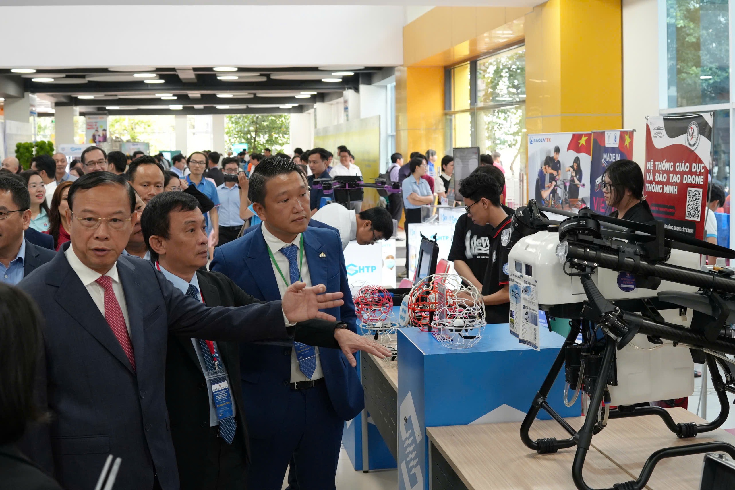 TP HCM tiên phong chuyển đổi kép - Ảnh 1.