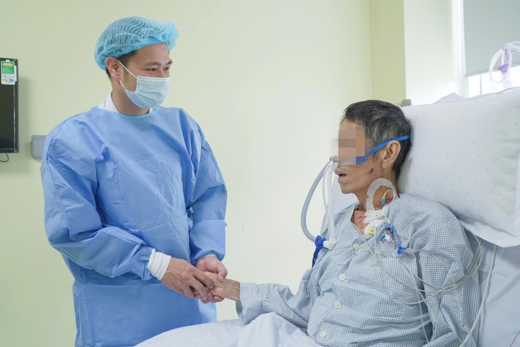 TPHCM: Người chú định về quê “chờ chết” hồi sinh nhờ ghép gan của cháu trai - 1