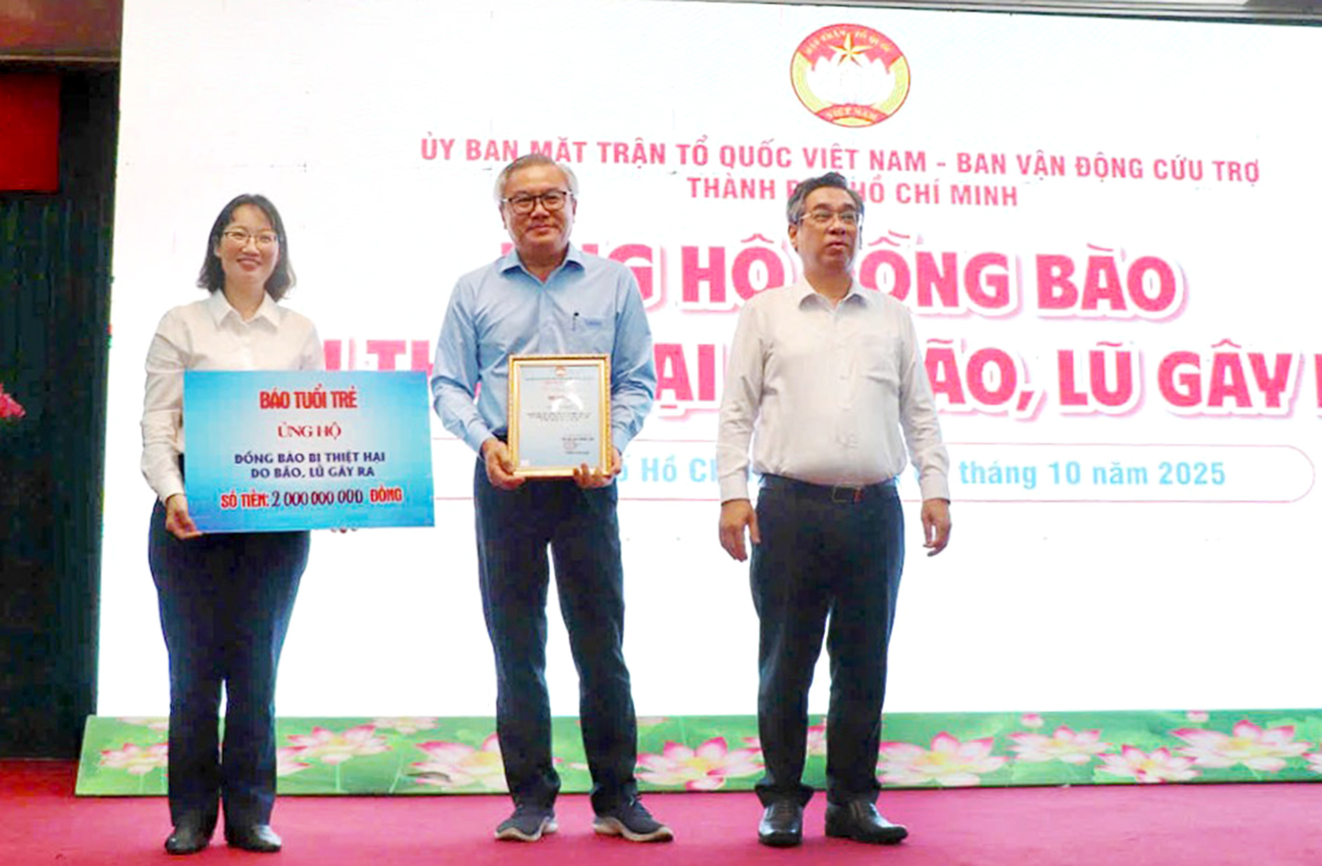 TP.HCM tiếp nhận hơn 35,6 tỉ đồng hỗ trợ người dân vùng bão số 10 - Ảnh 2.