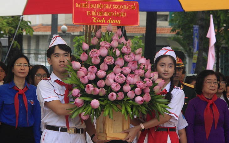 Bông hoa nhỏ trong vườn hoa Bác Hồ - Ảnh 3.