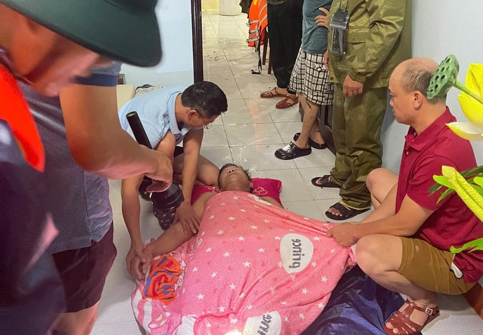 TP.Huế nhiều người bị nước cuốn trôi mất tích- Ảnh 1.