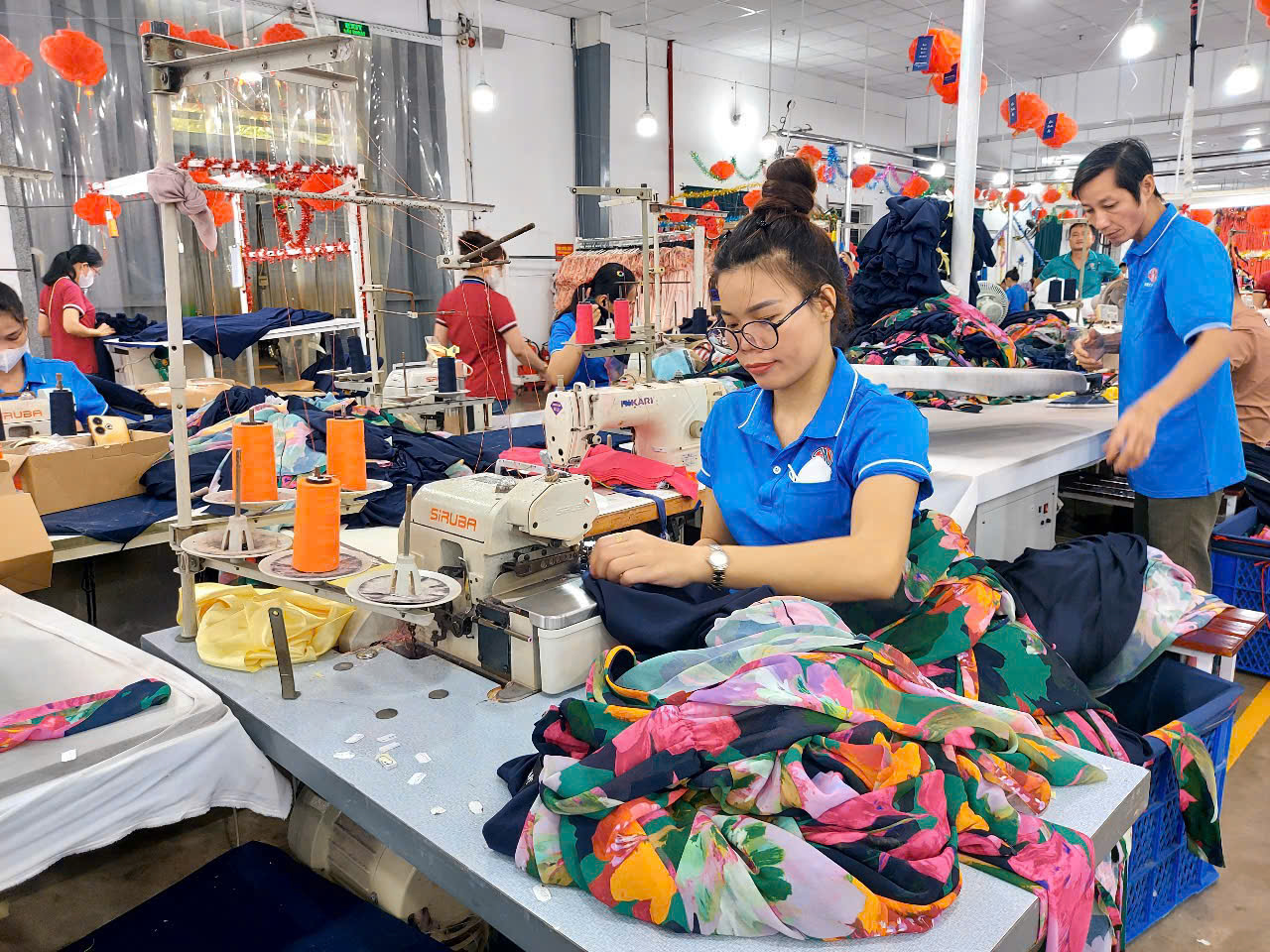 Hài hòa lợi ích khi tăng lương tối thiểu - Ảnh 1.