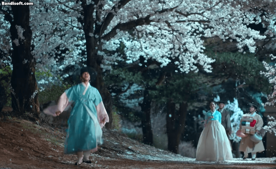 Tại sao mỹ nhân đẹp thế này mà bây giờ mới đóng cổ trang: Nhan sắc sáng bừng người gặp người yêu, hoa gặp hoa nở - Ảnh 1.