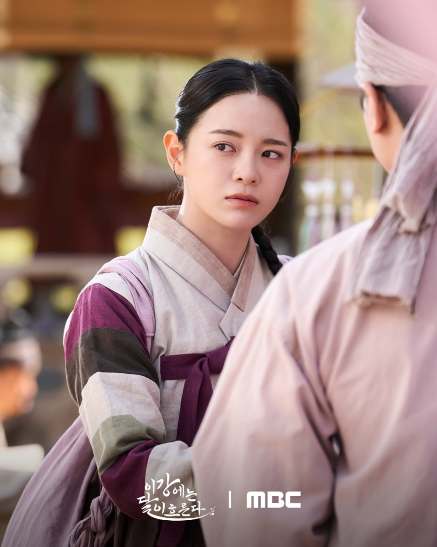 Tại sao mỹ nhân đẹp thế này mà bây giờ mới đóng cổ trang: Nhan sắc sáng bừng người gặp người yêu, hoa gặp hoa nở - Ảnh 3.