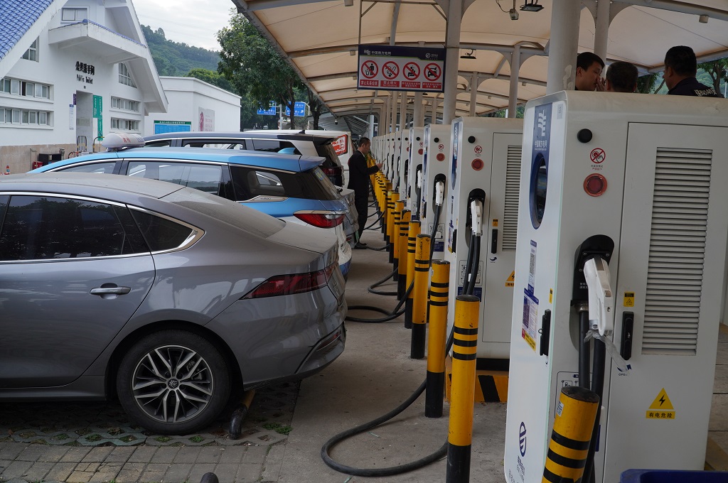 Tại sao thời gian sạc xe điện thực tế khác hãng công bố? - Ảnh 1.