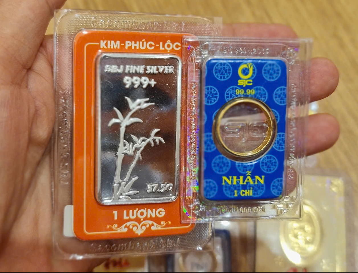 Giá bạc hôm nay 14 - 10: Tăng mạnh , nhà đầu tư tiếc nuối vì bán sớm - Ảnh 2.