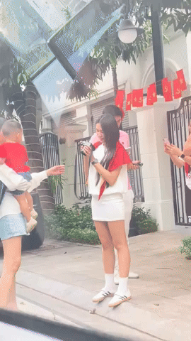 Team qua duong gap Van Hau