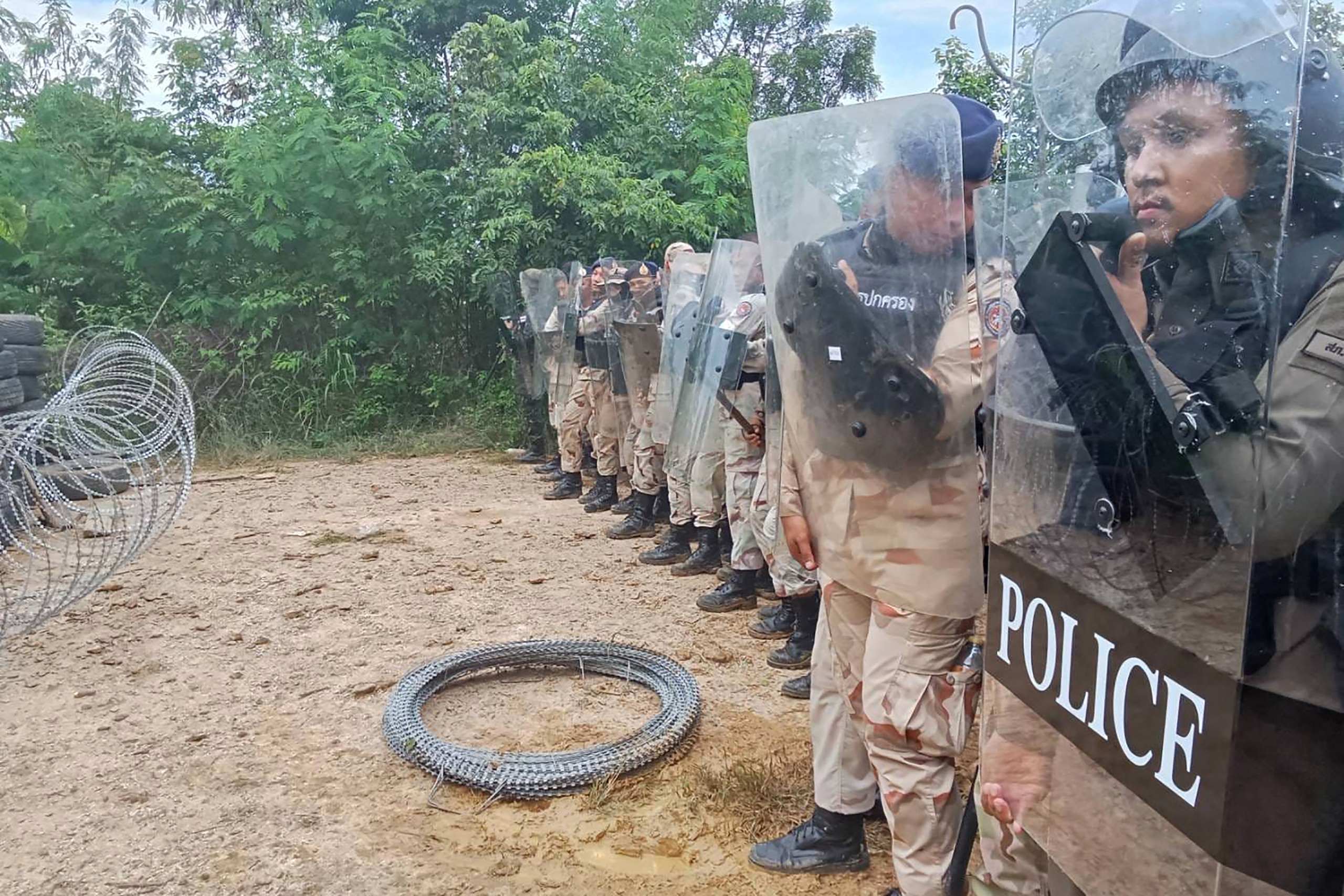 Thái Lan sắp đóng cửa biên giới vô thời hạn với Campuchia? 1 Thái Lan sắp đóng cửa biên giới vô thời hạn với Campuchia? - Ảnh 1.