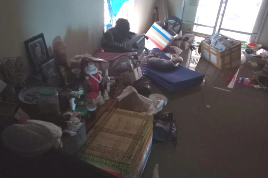 Thái Nguyên: Sinh viên ngồi nóc nhà kêu cứu khẩn cấp - 1