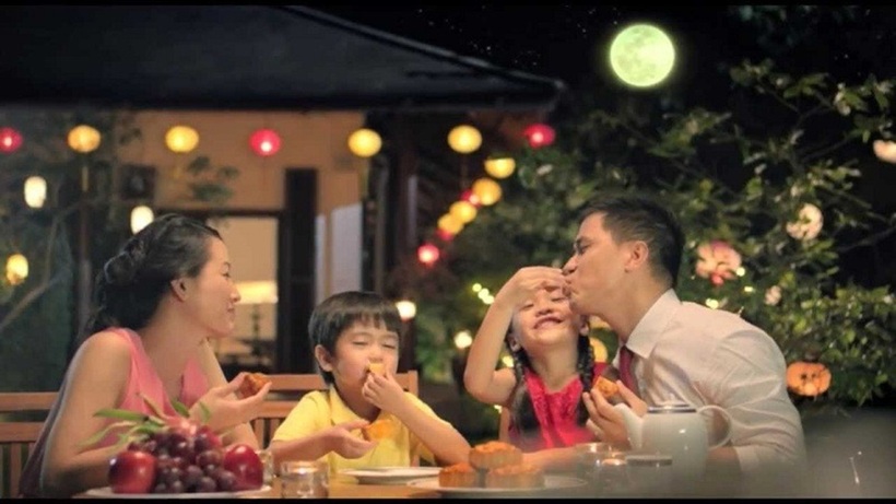 Tham gia tiệc Trung thu của công ty, tôi ngỡ ngàng khi phát hiện bí mật của nam đồng nghiệp thầm mến từ lâu - Ảnh 1. Tham gia tiệc Trung thu của công ty, tôi ngỡ ngàng khi phát hiện bí mật của nam đồng nghiệp thầm mến từ lâu - Ảnh 1.