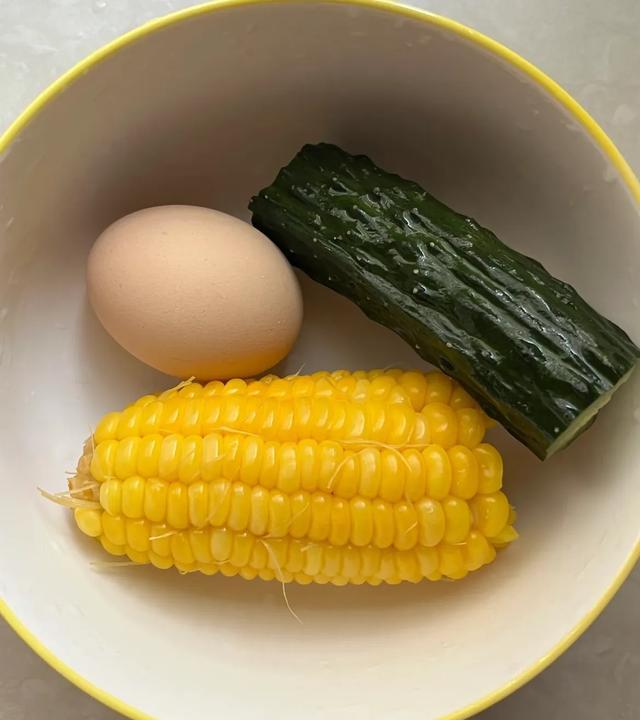 Tôi đã giảm 83kg xuống 45kg: Thân hình mi nhon như mơ ước nhờ mẹo giảm mỡ giàu protein, ăn đủ carb và chất béo- Ảnh 1.