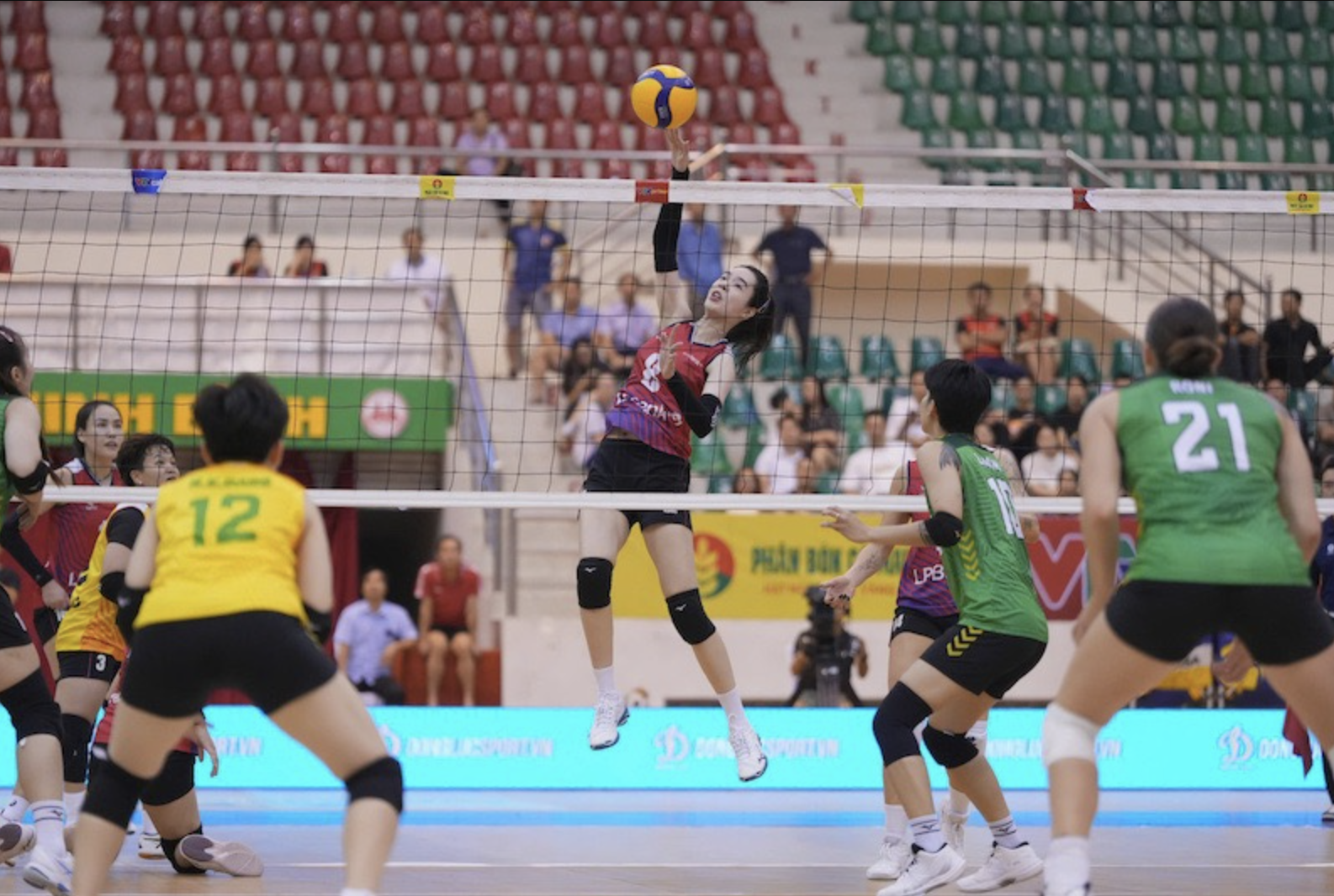 Thắng chủ nhà LPBank Ninh Bình, VTV Bình Điền Long An vô địch bóng chuyền nữ quốc gia  - Ảnh 1.