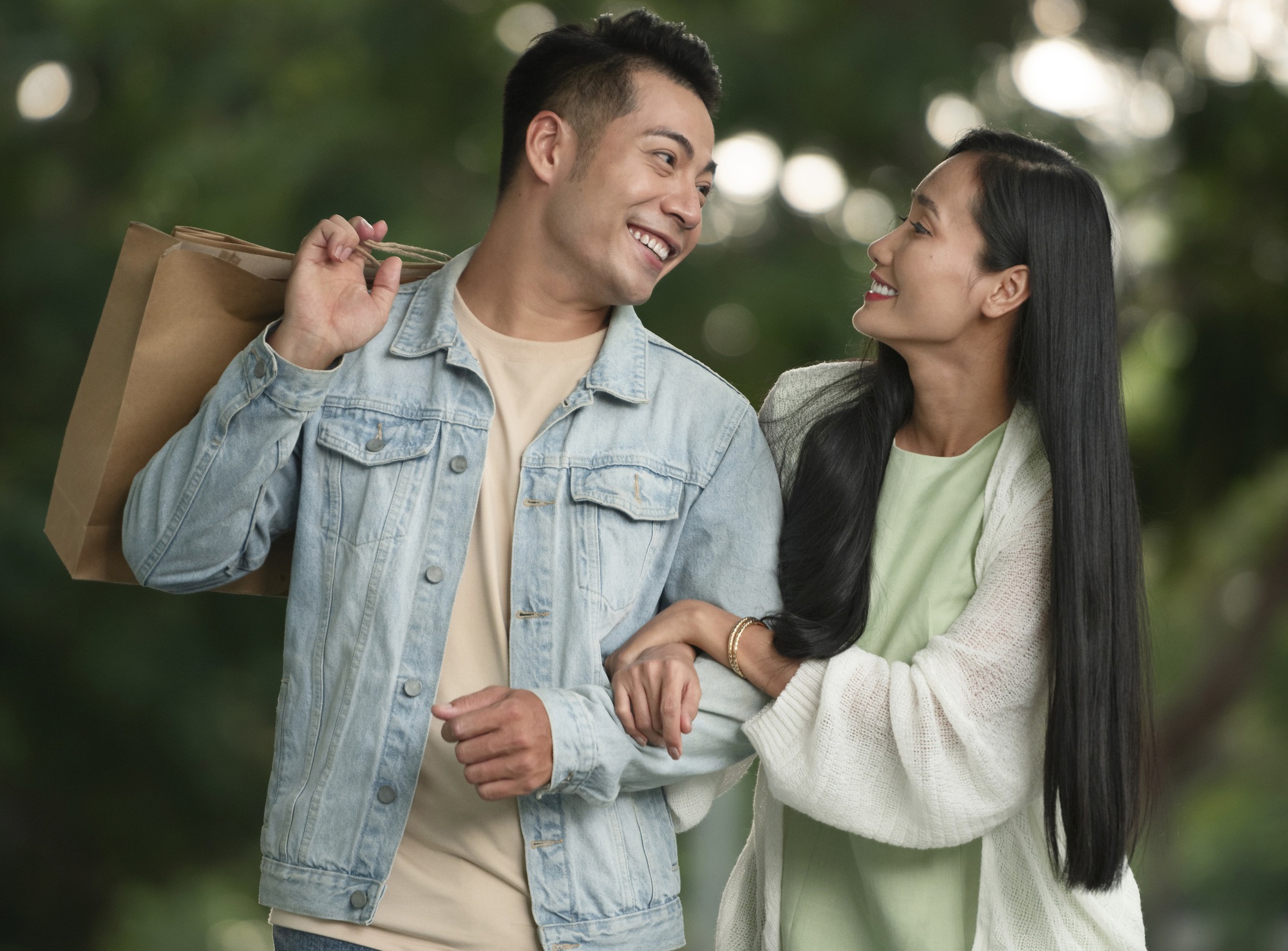 Tháng nào cũng đi du lịch để giữ lửa hôn nhân, sau 3 năm, vợ chồng tôi "ngã ngửa"- Ảnh 1.