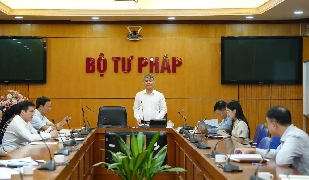 Thứ trưởng Bộ Tư pháp Nguyễn Thanh Tú chủ trì hội đồng thẩm định. Ảnh: Hoàng Huy Thanh tra Chính phủ thẩm định Nghị quyết.jpg