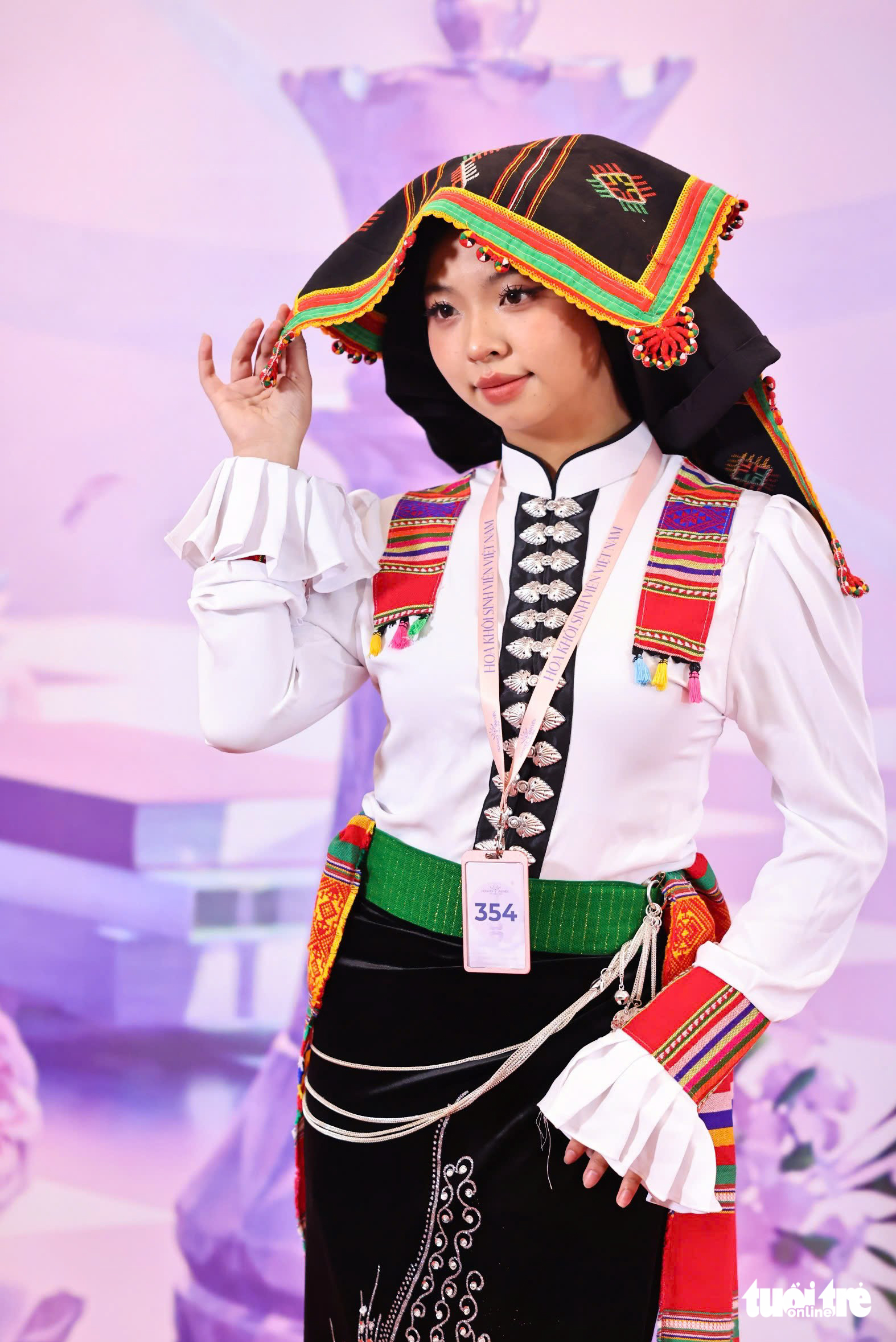 Thí sinh Hoa khôi Sinh viên Việt Nam tự tin mặc trang phục dân tộc vào vòng thi casting - Ảnh 1.