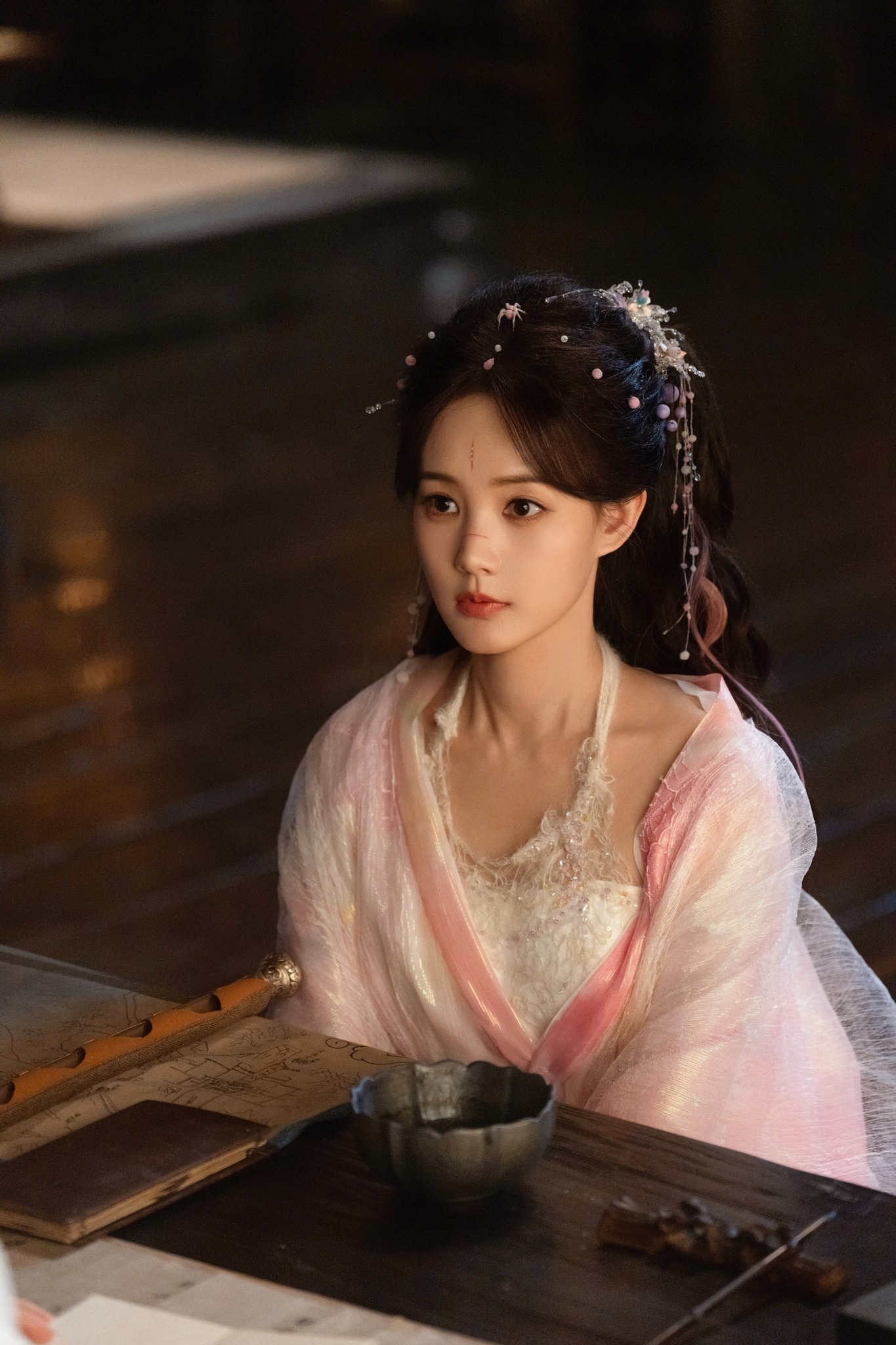 Điên thật rồi! Phim Trung Quốc mới chiếu đã phá kỷ lục 2025: Nữ chính quá đẹp, định nghĩa lại 2 từ mỹ nhân- Ảnh 8.