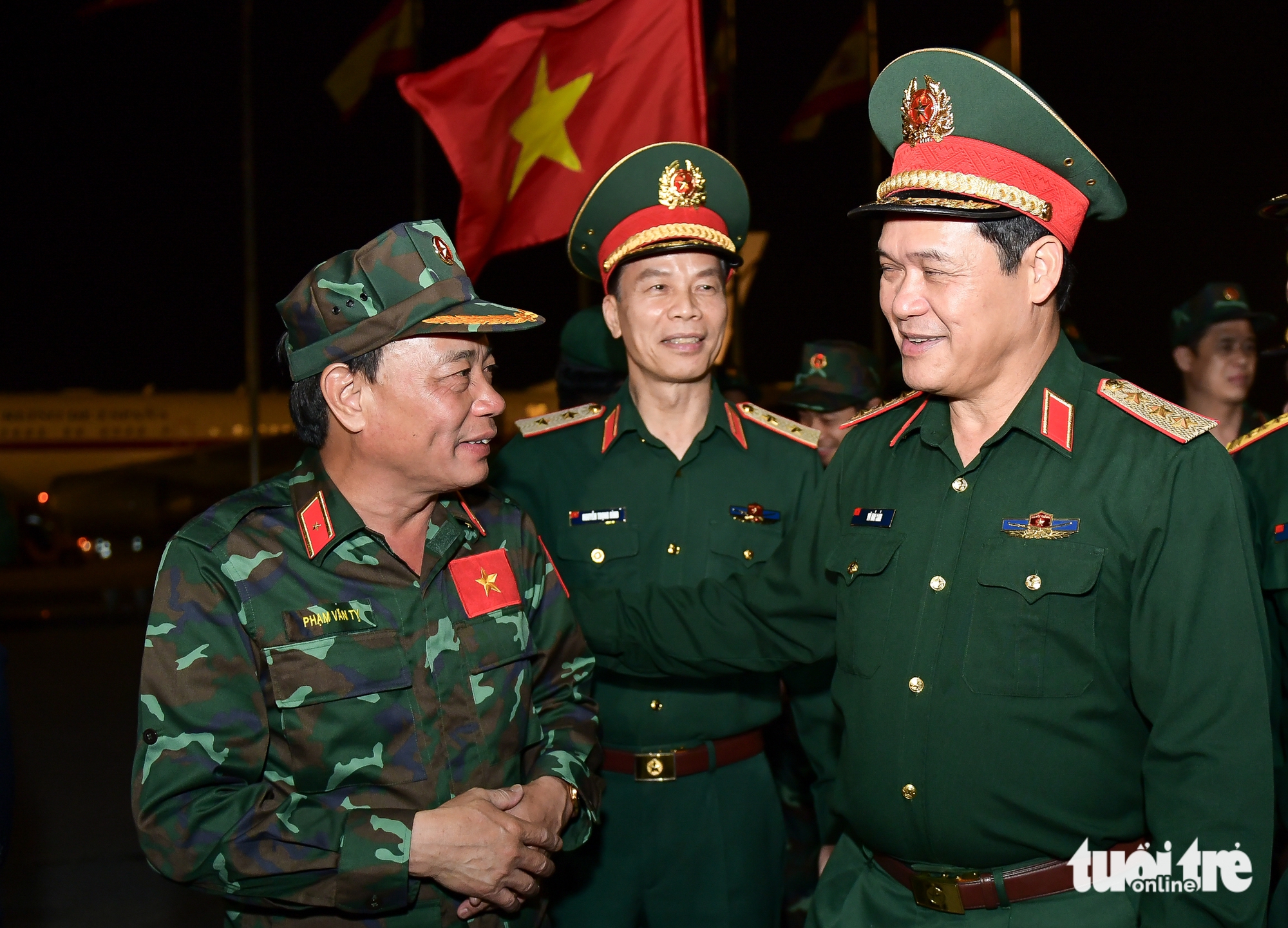 Thiếu tướng Phạm Văn Tỵ: Cứu hộ ở Myanmar như đi tìm chính người thân của mình - Ảnh 1.