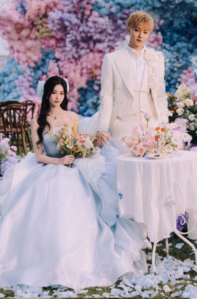 Thói khoe của đến kệch cỡm trong “đám cưới thế kỷ” của dàn sao hạng A Hoa ngữ - Ảnh 1.