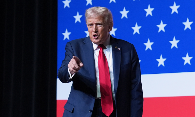 Ông Trump tại cuộc họp với các tướng lĩnh Mỹ ở bang Virginia hôm 30/9. Ảnh: AP