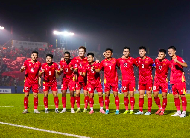 Thử đoán HLV Kim Sang-sik sẽ thử nghiệm những gì khi Việt Nam tái đấu Nepal?
- Ảnh 1.