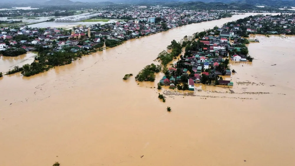 Thủ tướng Chính phủ đề nghị Chủ tịch UBND các tỉnh, thành phố, phối hợp chặt chẽ với Ủy ban Trung ương MTTQ Việt Nam và Tập đoàn Vingroup trong việc triển khai gói hỗ trợ cho đồng bào bị thiệt hại do bão số 10 và mưa lũ. Thủ tướng Chính phủ đề nghị Chủ tịch UBND các tỉnh, thành phố, phối hợp chặt chẽ với Ủy ban Trung ương MTTQ Việt Nam và Tập đoàn Vingroup trong việc triển khai gói hỗ trợ cho đồng bào bị thiệt hại do bão số 10 và mưa lũ.