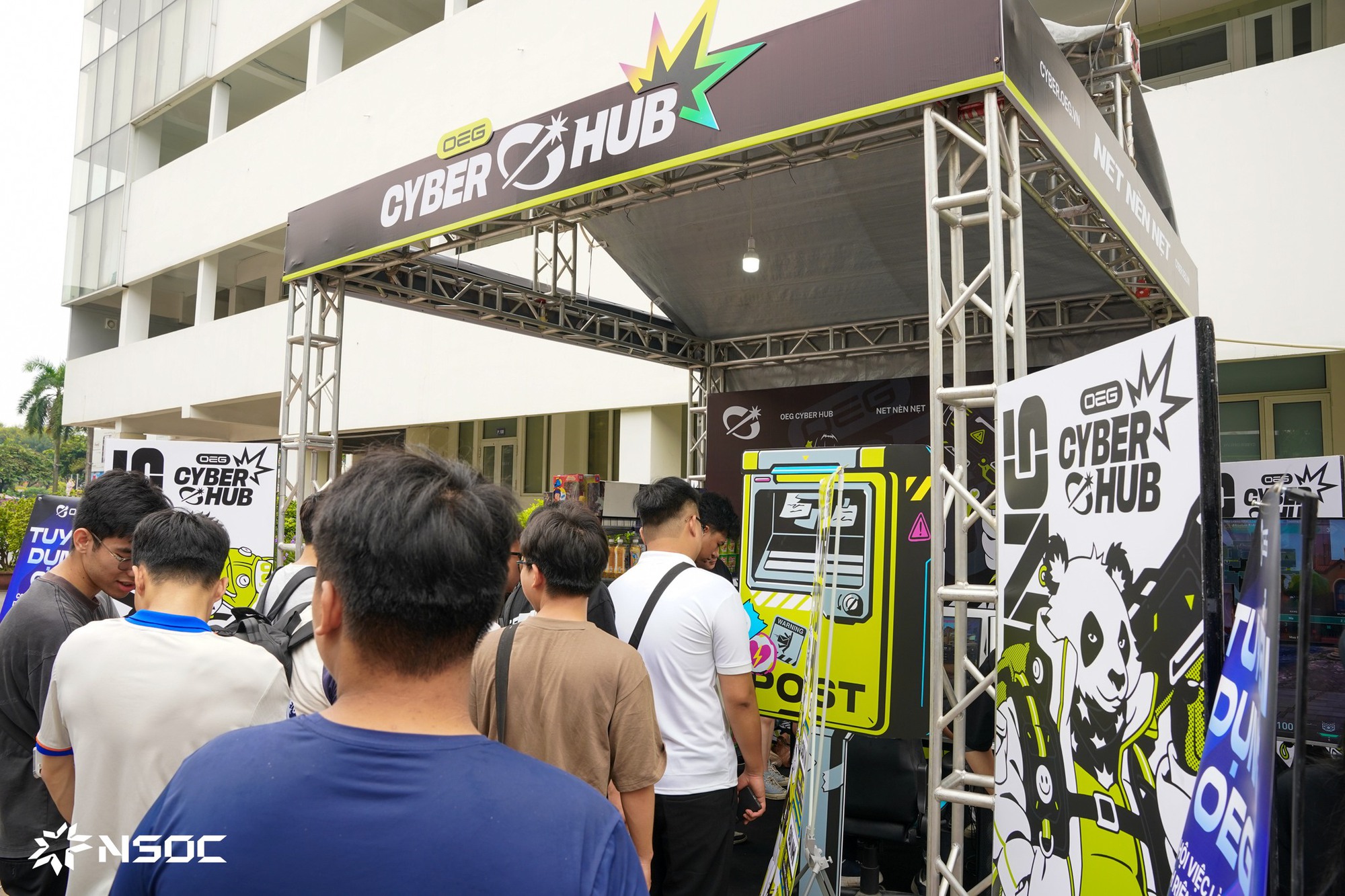 Tiên Tiên, Ánh Sáng Aza, Wxrdie cùng “bữa tiệc giải trí” NSOC Unitour tại trường Đại học Xây Dựng Hà Nội- Ảnh 1.