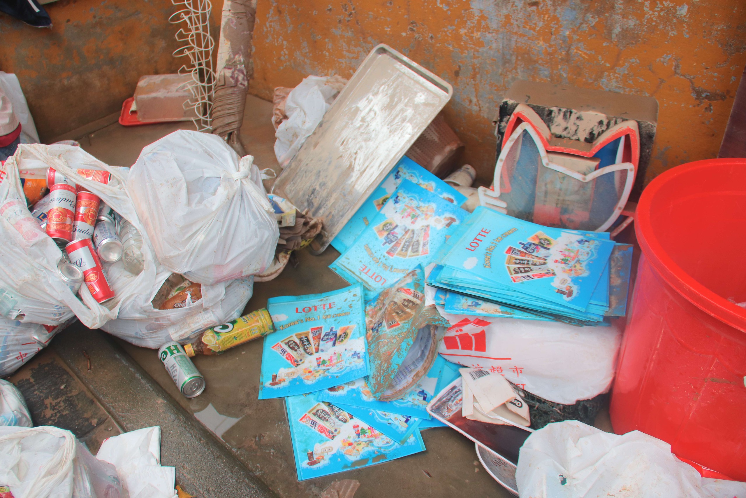 Tiểu thương kinh doanh trong phố cổ Hội An thiệt hại nặng sau lũ lịch sử 7 thiệt hại - Ảnh 7.