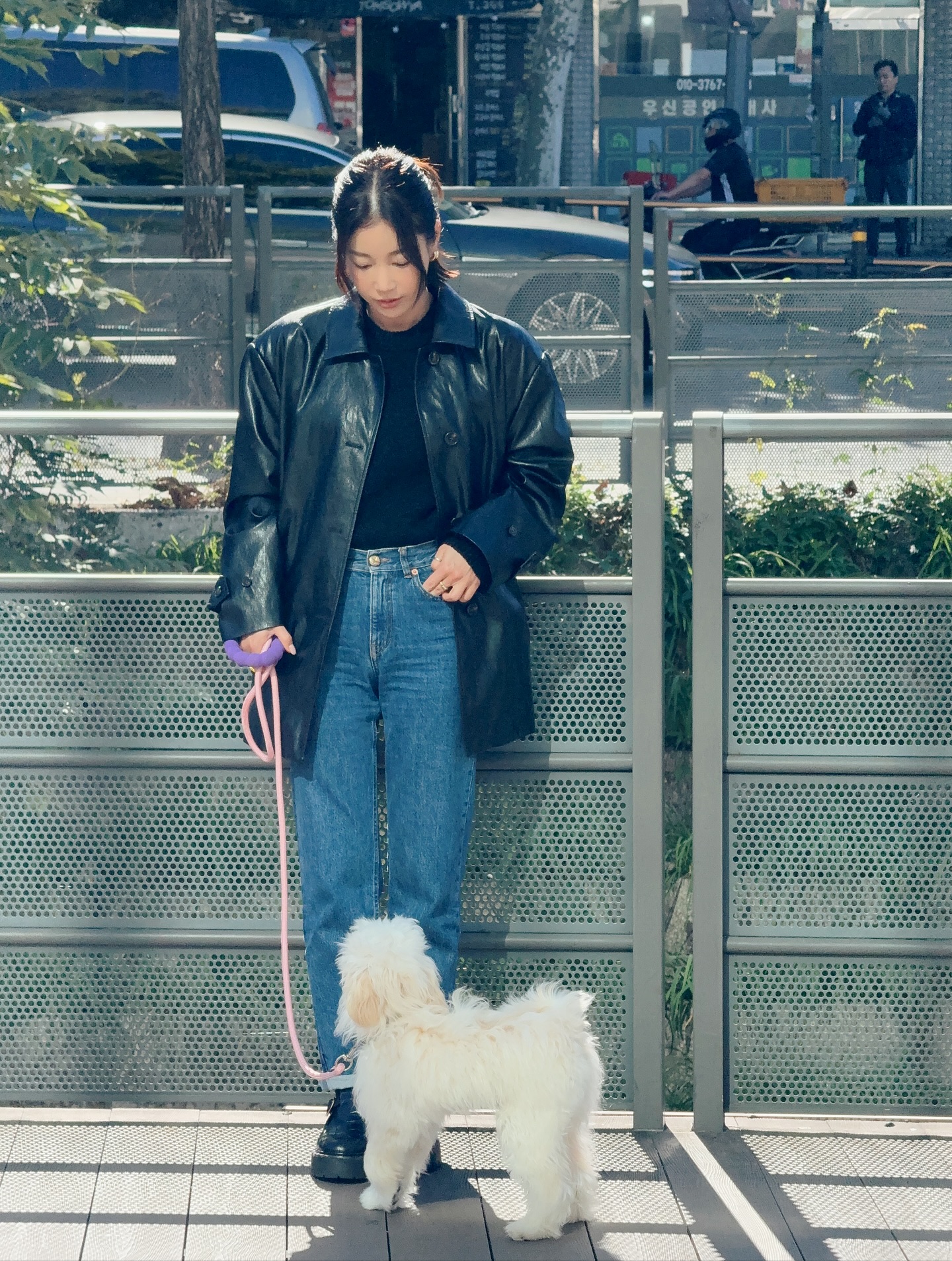 Tìm ra mẫu quần jeans hoàn hảo nhất cho phụ nữ trên 40 tuổi: Mặc lên gọn dáng, chuẩn thanh lịch - Ảnh 1. Tìm ra mẫu quần jeans hoàn hảo nhất cho phụ nữ trên 40 tuổi: Mặc lên gọn dáng, chuẩn thanh lịch - Ảnh 1.