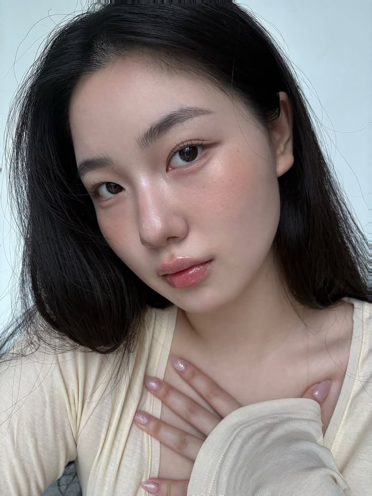 Tips makeup cho người vừa làm mũi: Vẫn xinh rạng rỡ nhưng phải an toàn - Ảnh 1.