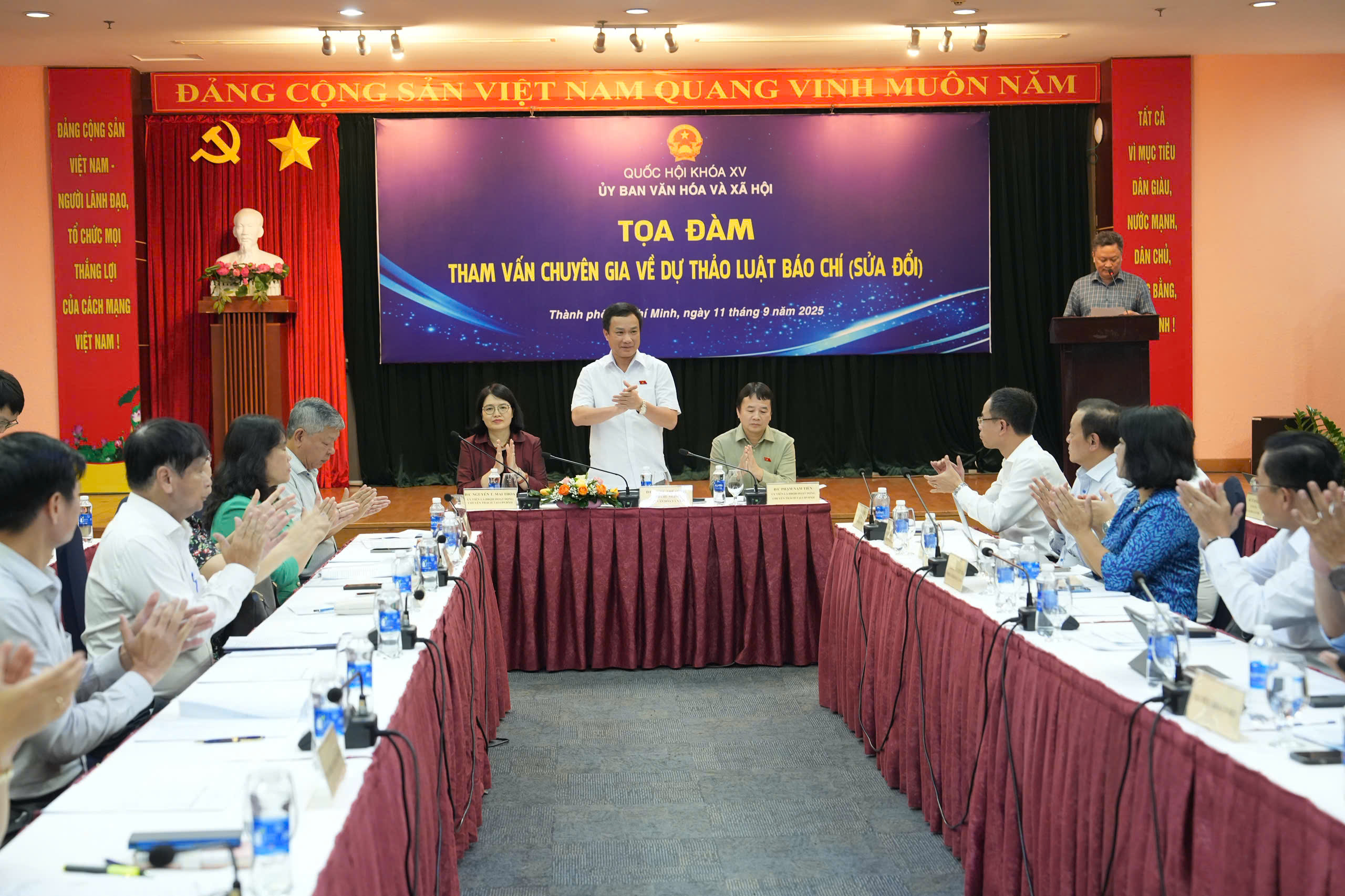 Tọa đàm tham vấn chuyên gia về luật Báo chí sửa đổi- Ảnh 1. Tọa đàm tham vấn chuyên gia về luật Báo chí sửa đổi- Ảnh 1.