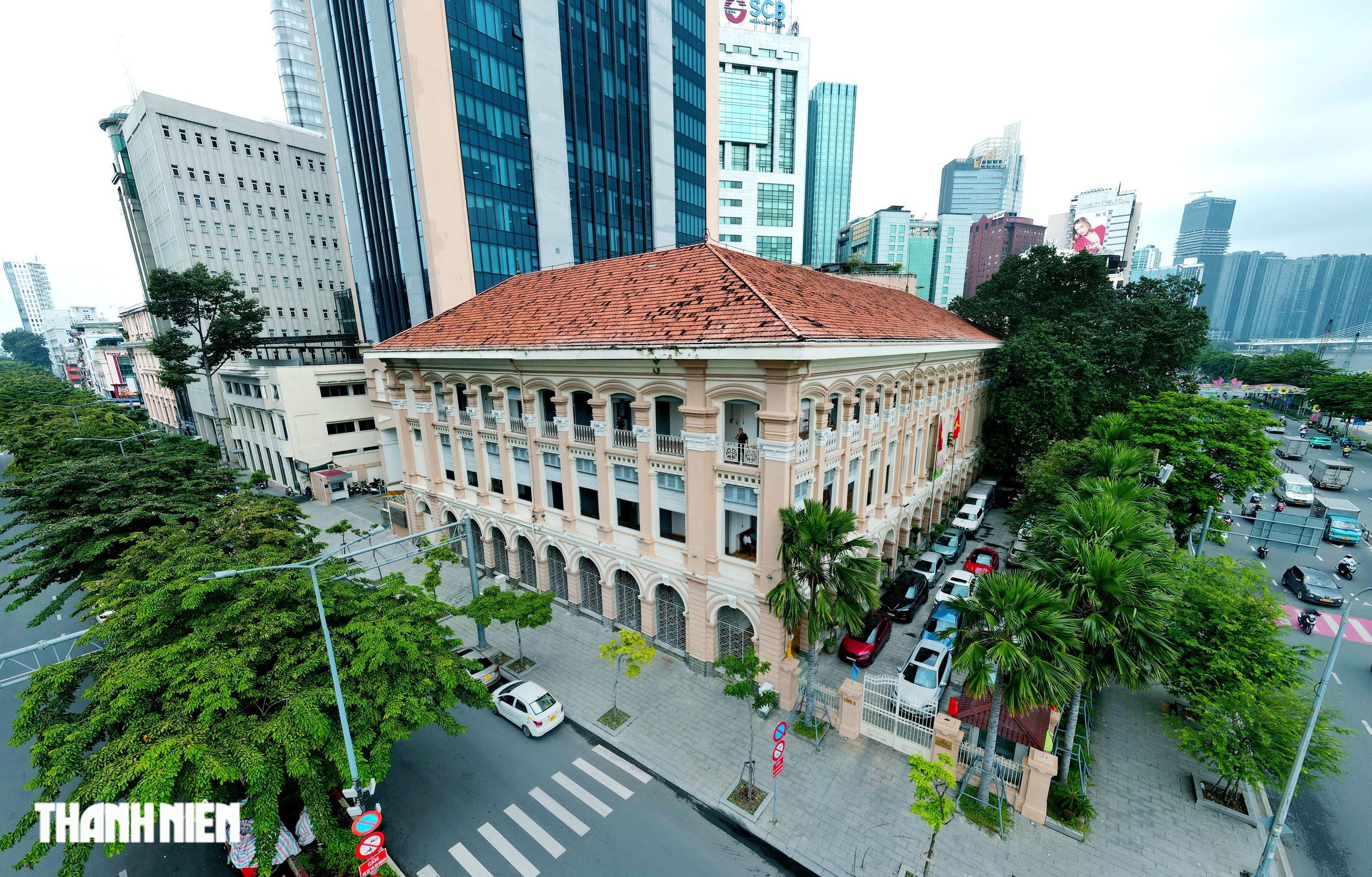 Tòa nhà hơn 100 năm ở TP.HCM mang dấu ấn kiến trúc Pháp Độc đáo - Ảnh 1. Tòa nhà hơn 100 năm ở TP.HCM mang dấu ấn kiến trúc Pháp Độc đáo - Ảnh 1.