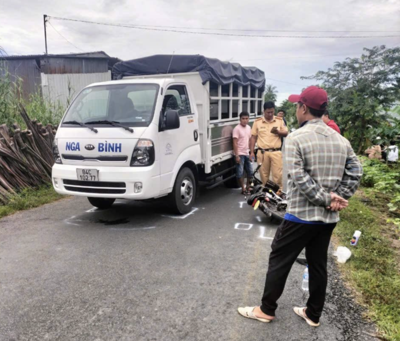 Diễn biến phức tạp vụ tai nạn giao thông ở Vĩnh Long làm nữ sinh tử vong - Ảnh 1. Diễn biến phức tạp vụ tai nạn giao thông ở Vĩnh Long làm nữ sinh tử vong - Ảnh 1.