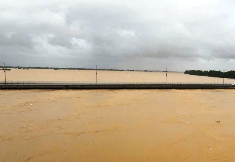 Tối nay, lũ trên sông Thu Bồn tại Hội An có thể vượt mốc lũ lịch sử năm 1964- Ảnh 1.