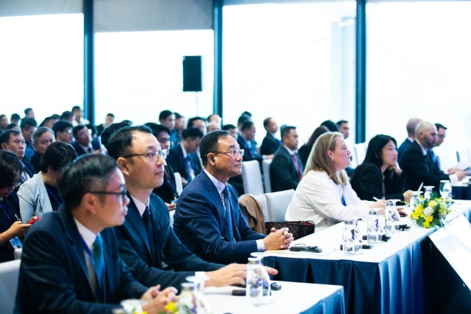 Các đại biểu dự tọa đàm. Ảnh: Linh Đan