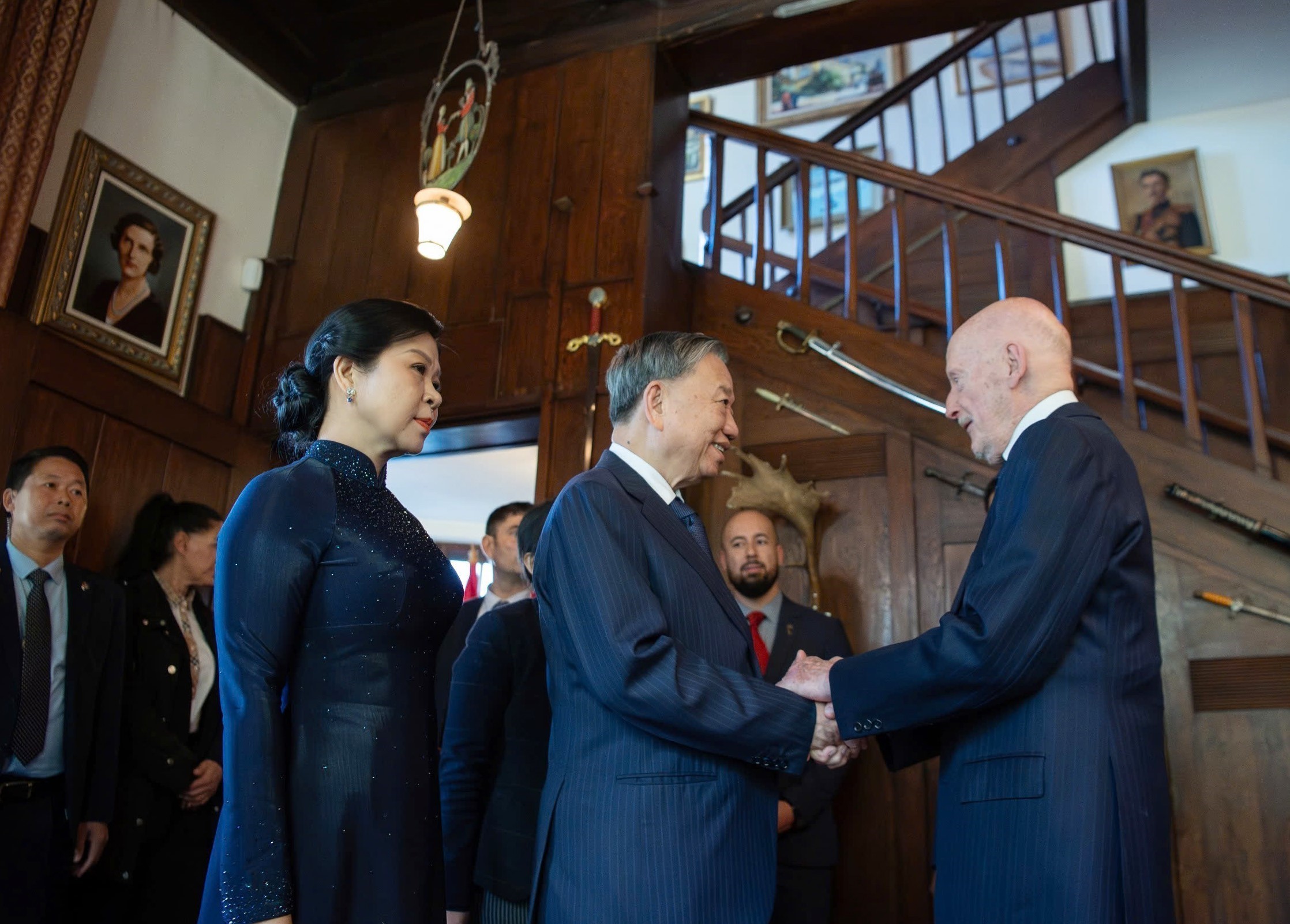 Tổng Bí thư Tô Lâm thăm nơi Bác Hồ từng ở tại Bulgaria - Ảnh 1.