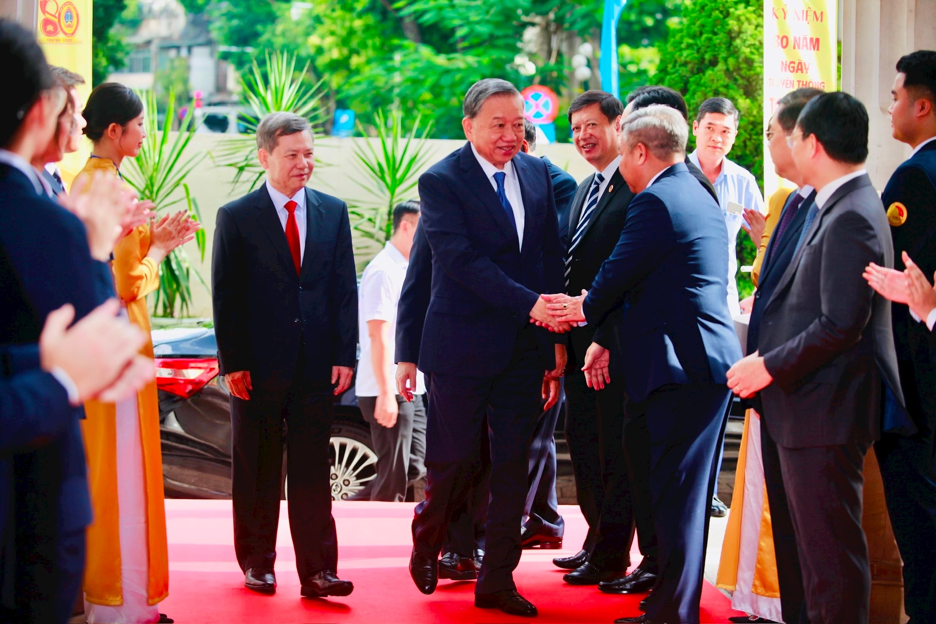 - Ảnh 1. - Ảnh 1.