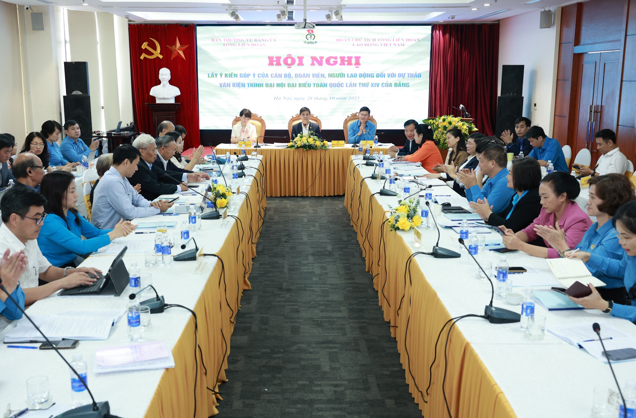 Tổng LĐLĐ Việt Nam lấy ý kiến góp ý dự thảo văn kiện Đại hội XIV của Đảng - Ảnh 1. Tổng LĐLĐ Việt Nam lấy ý kiến góp ý dự thảo văn kiện Đại hội XIV của Đảng - Ảnh 1.