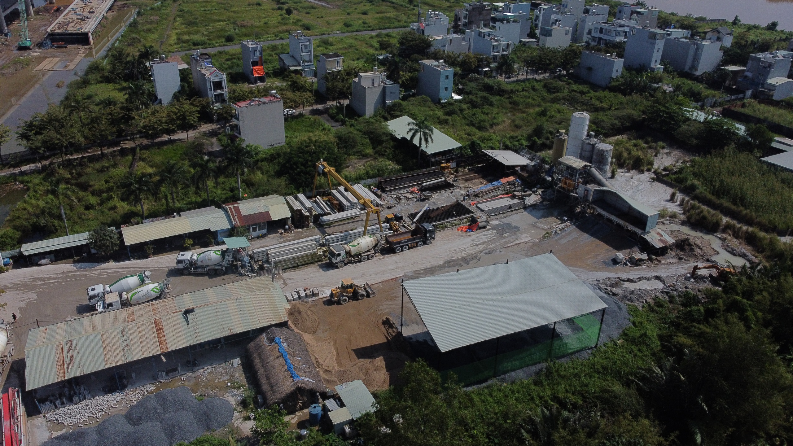 TP.HCM: Trạm bê tông gây ô nhiễm, người dân bức xúc kêu cứu- Ảnh 1.