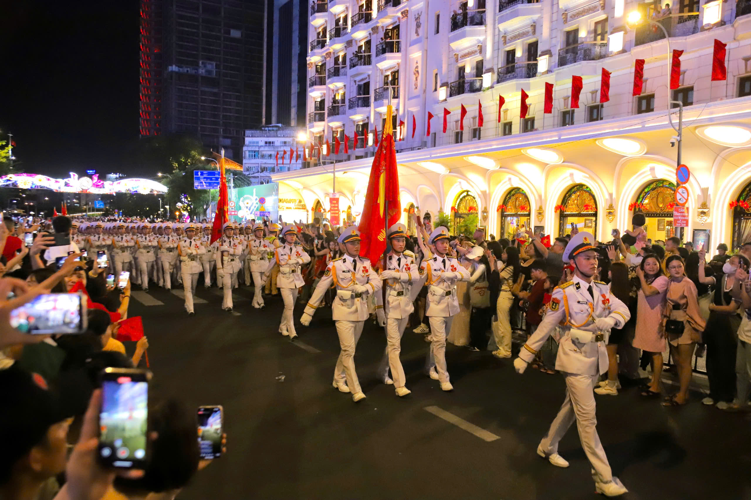 diễu binh - Ảnh 1.