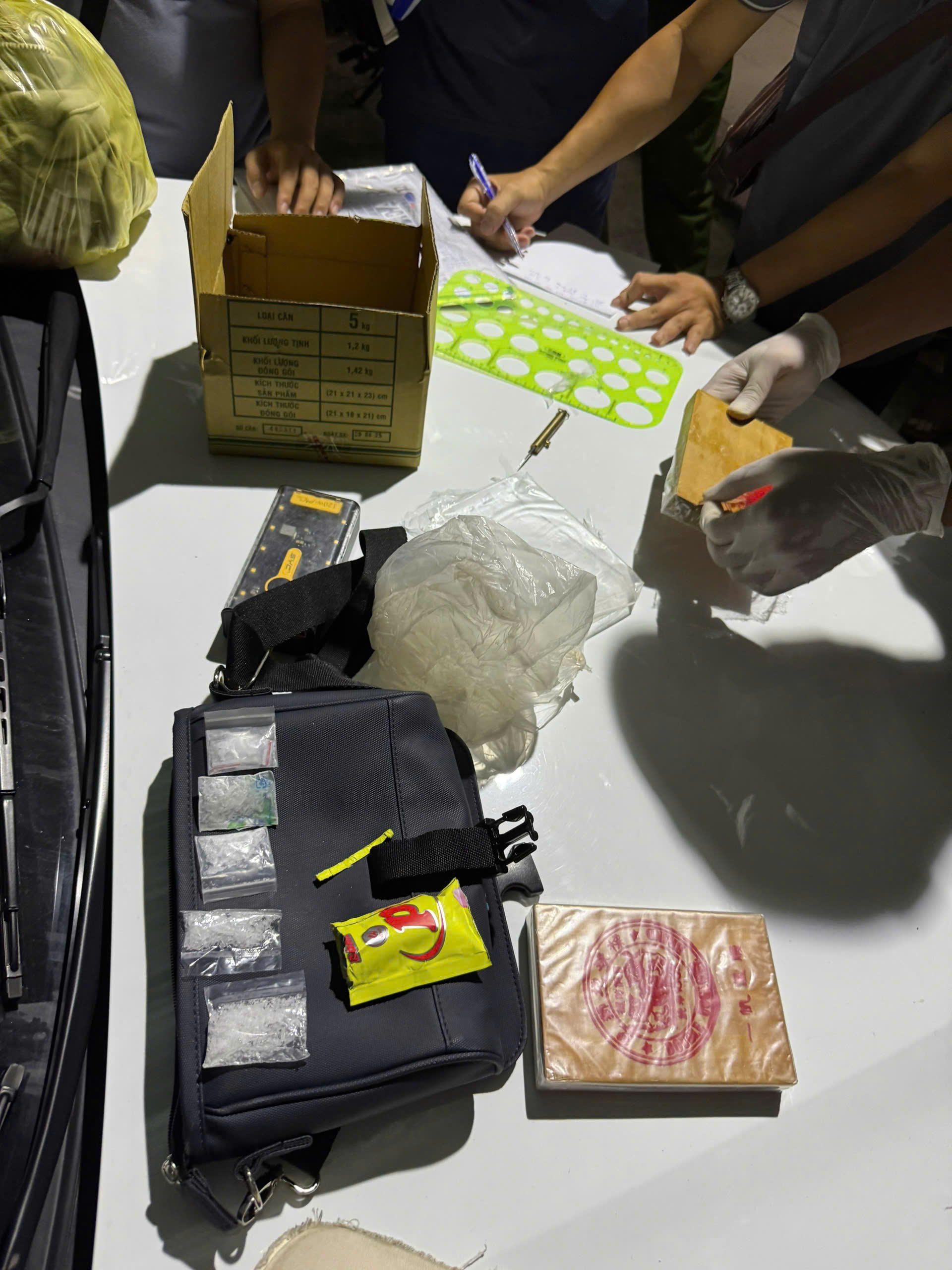 Trinh sát Công an Đà Nẵng bắt tội phạm ma túy như trong phim - Ảnh 3.