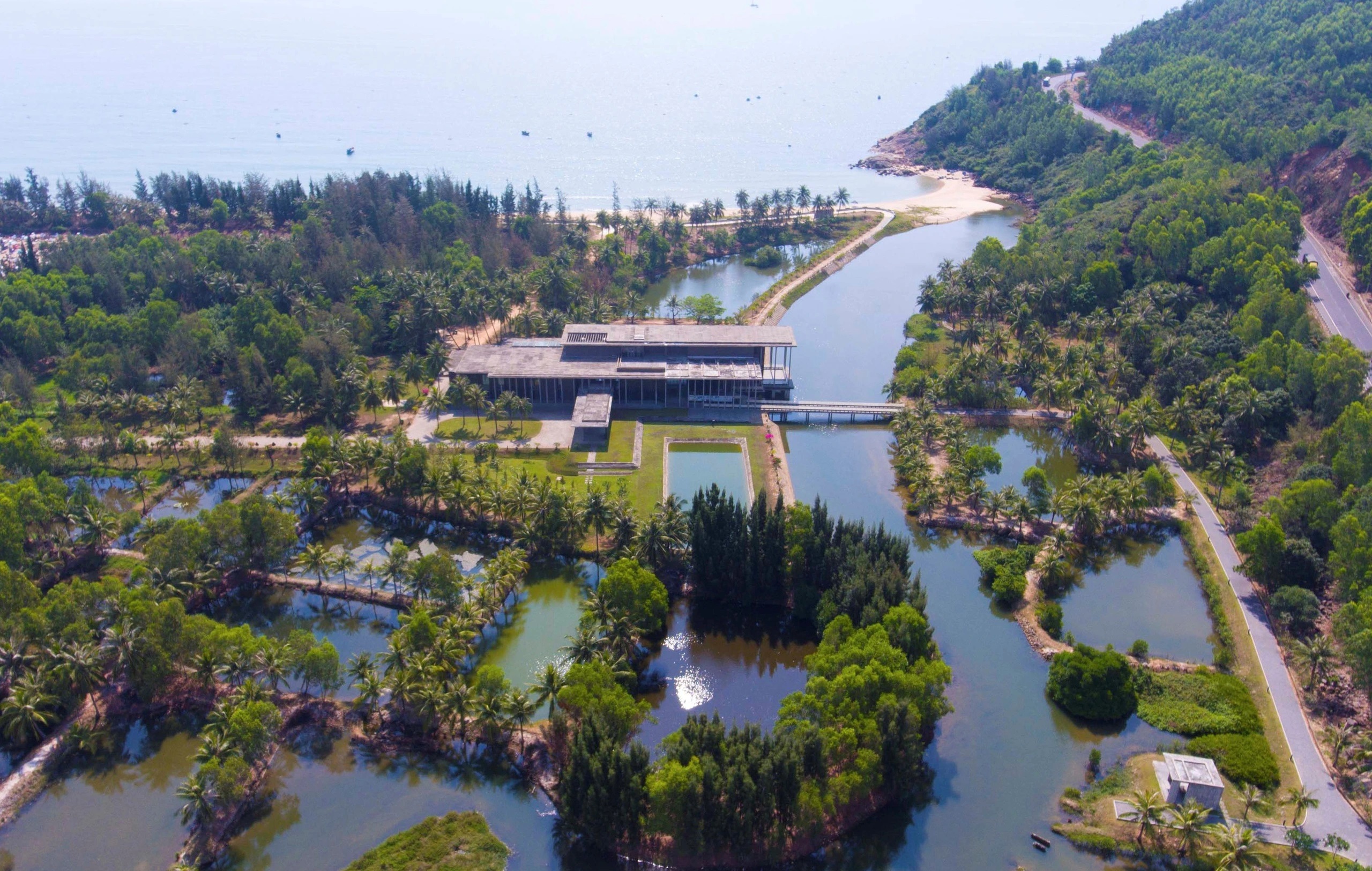 - Ảnh 4. - Ảnh 4.