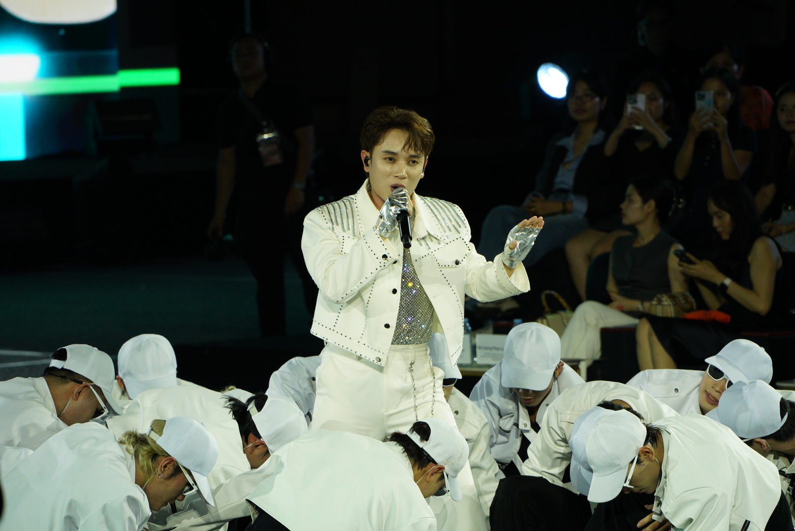 Trúc Nhân khép lại đêm Gala Better Choice Awards (BCA) 2025 với loạt hit siêu xịn, thần thái và giọng hát đỉnh cao vừa đã tai vừa mãn nhãn- Ảnh 1.