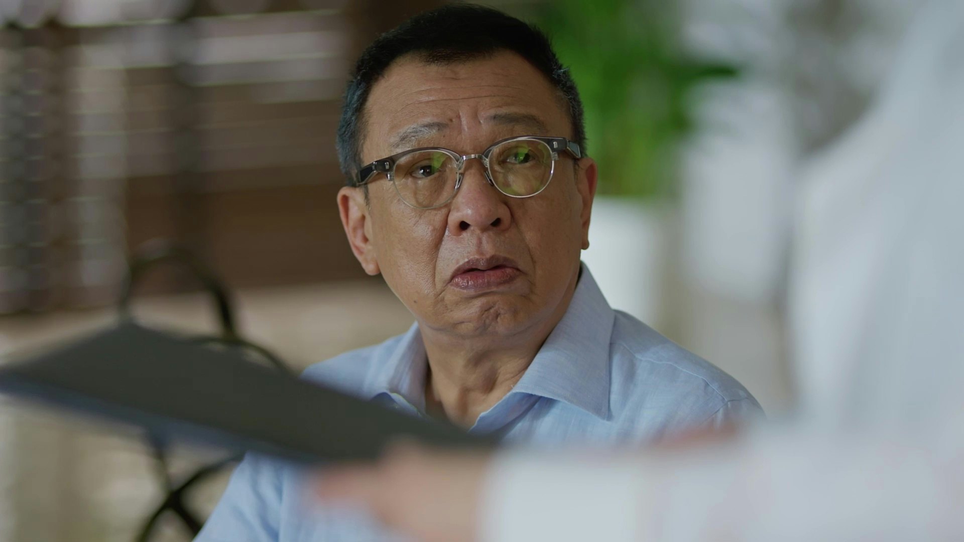 'Trùm vai phụ' Hứa Thiệu Hùng nguy kịch, loạt sao Hồng Kông tức tốc đến bệnh viện- Ảnh 1.