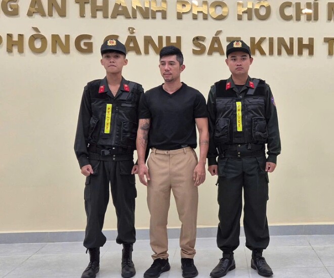 Ca sĩ Lương Bằng Quang bị bắt vì hành vi đưa hối lộ.