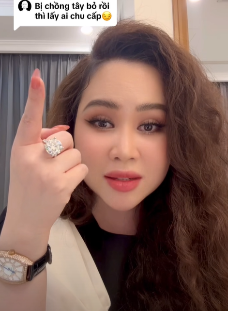 "Nữ diễn viên lùn nhất Việt Nam" bị tố đeo nhẫn kim cương giả - Ảnh 3.